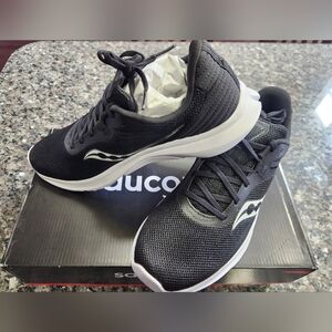 Saucony Convergence Black and White Mesh Running Sneakers NWT in box.